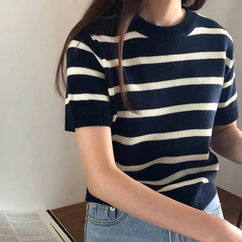 Black Striped Simple Knit Short Sleeved T-shirt